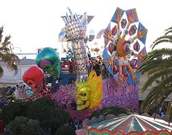 carnevale_2007 -  carro 1° categoria "lo stato di salute del dissenso"